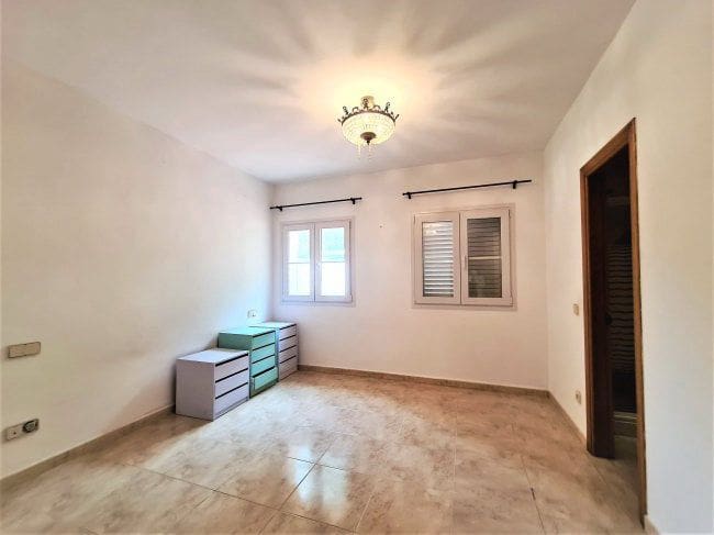 6 bedroom Villa for sale in Sotogrande with garage - € 1,450,000 (Ref: 5722826)