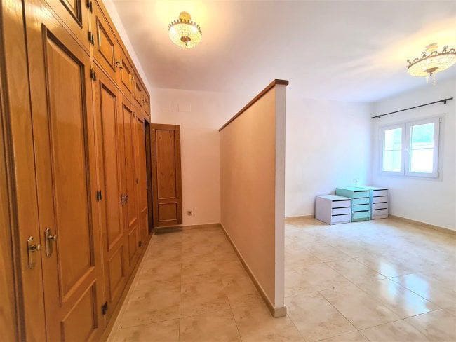 6 bedroom Villa for sale in Sotogrande with garage - € 1,450,000 (Ref: 5722826)