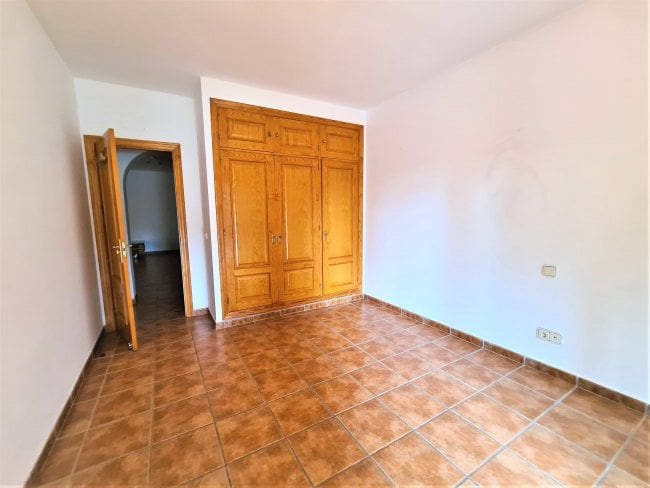 6 bedroom Villa for sale in Sotogrande with garage - € 1,450,000 (Ref: 5722826)