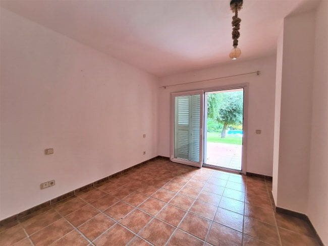 6 bedroom Villa for sale in Sotogrande with garage - € 1,450,000 (Ref: 5722826)