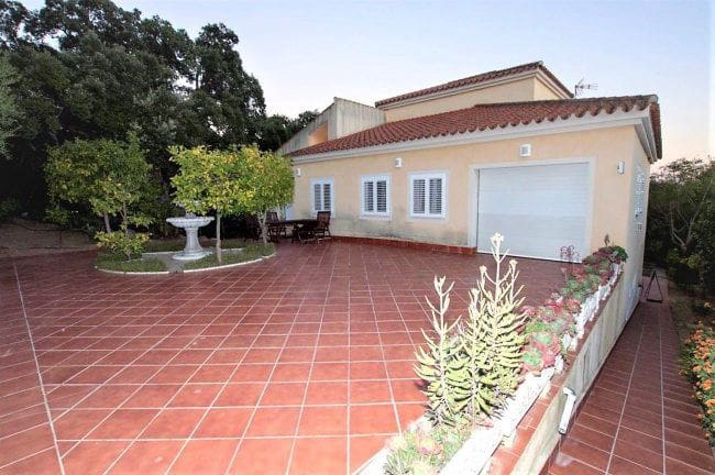 6 bedroom Villa for sale in Sotogrande with garage - € 1,450,000 (Ref: 5722826)