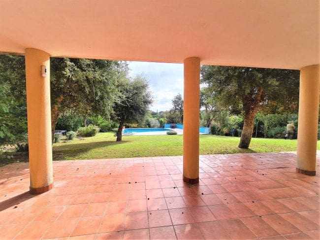 6 bedroom Villa for sale in Sotogrande with garage - € 1,450,000 (Ref: 5722826)