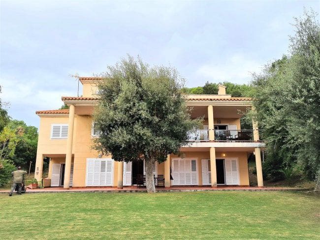 6 bedroom Villa for sale in Sotogrande with garage - € 1,450,000 (Ref: 5722826)