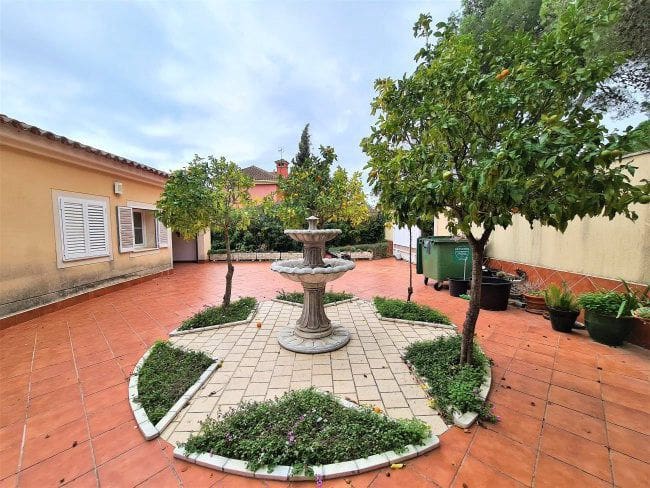 6 bedroom Villa for sale in Sotogrande with garage - € 1,450,000 (Ref: 5722826)