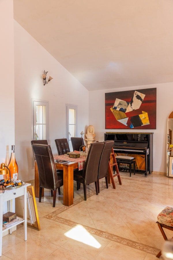 6 bedroom Villa for sale in Sotogrande with garage - € 1,450,000 (Ref: 5722826)