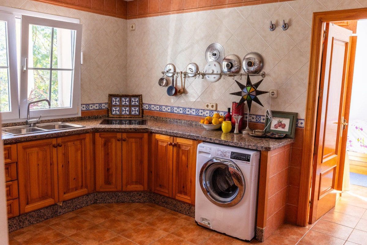 6 bedroom Villa for sale in Sotogrande with garage - € 1,450,000 (Ref: 5722826)