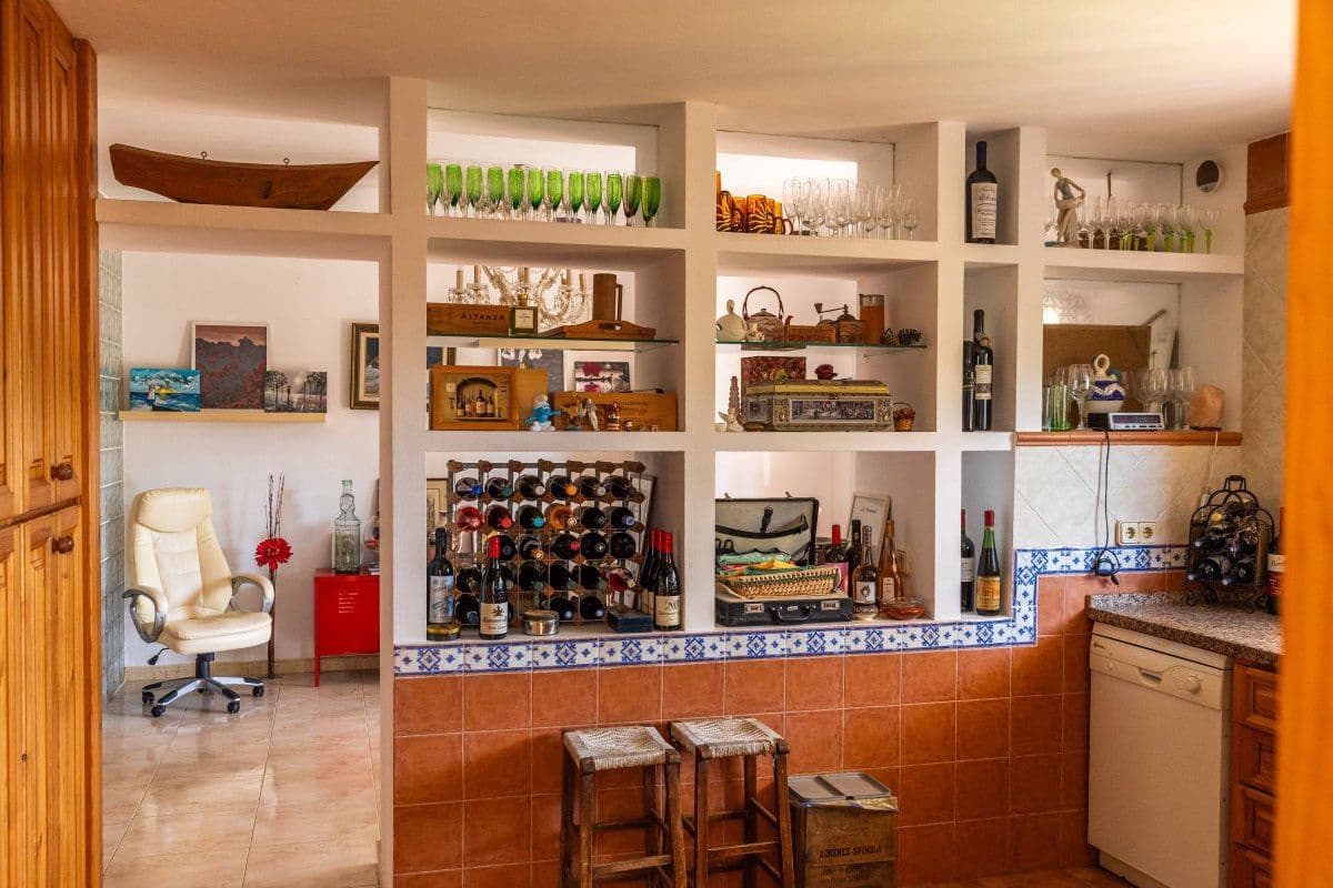 6 bedroom Villa for sale in Sotogrande with garage - € 1,450,000 (Ref: 5722826)