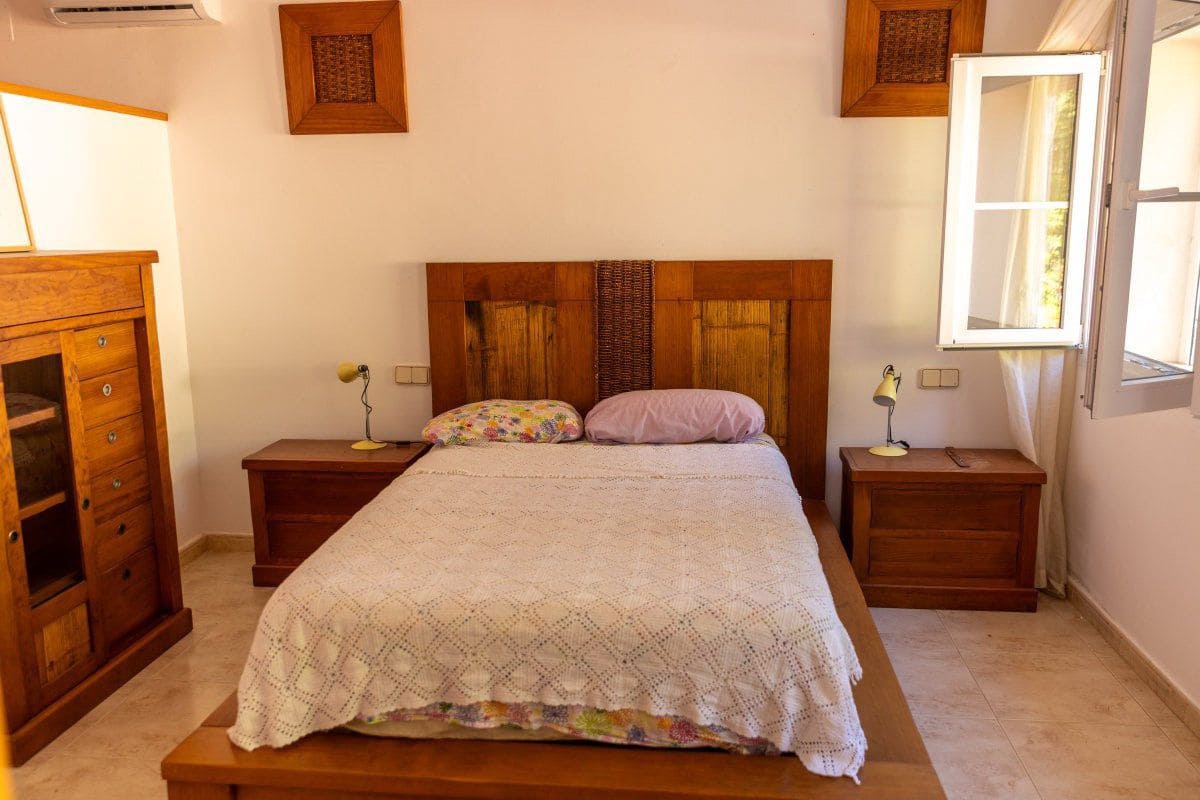 6 bedroom Villa for sale in Sotogrande with garage - € 1,450,000 (Ref: 5722826)