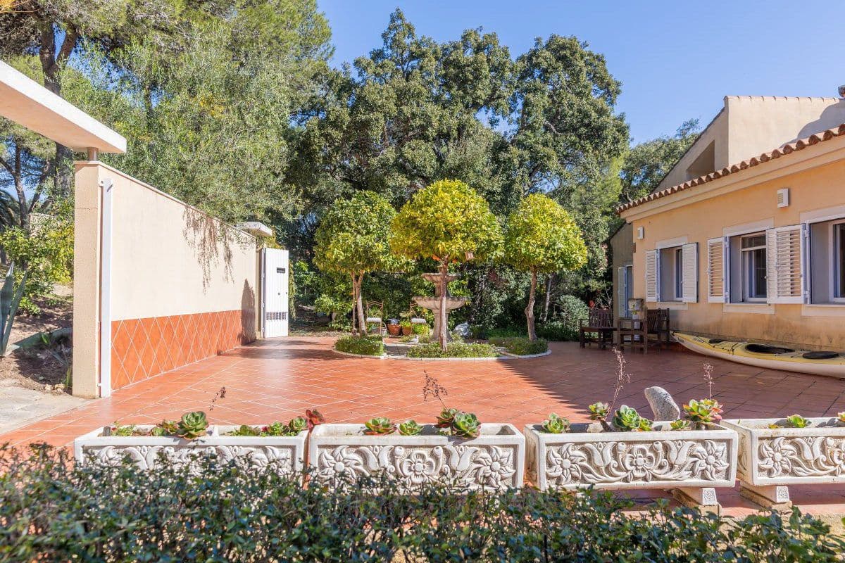 6 bedroom Villa for sale in Sotogrande with garage - € 1,450,000 (Ref: 5722826)