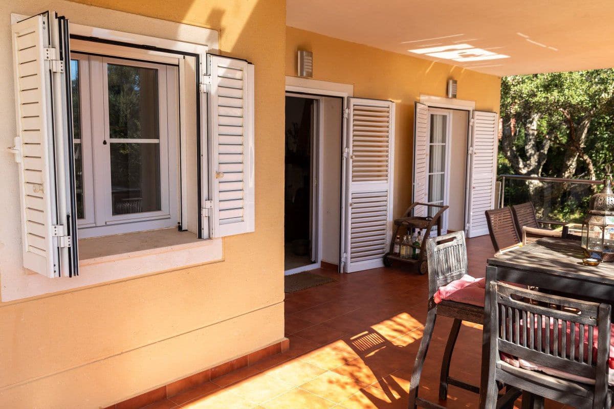 6 bedroom Villa for sale in Sotogrande with garage - € 1,450,000 (Ref: 5722826)