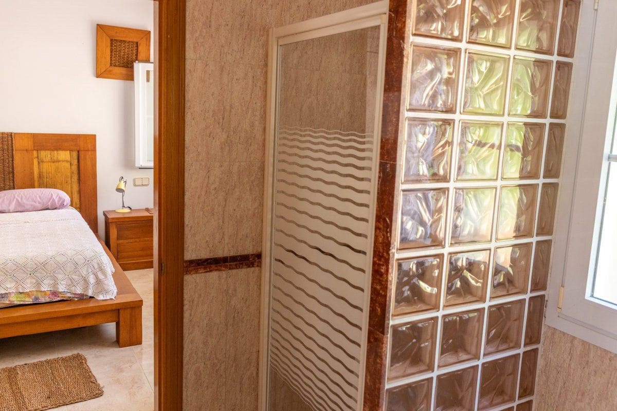 6 bedroom Villa for sale in Sotogrande with garage - € 1,450,000 (Ref: 5722826)