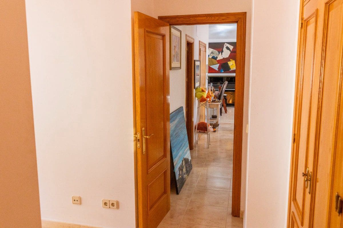 6 bedroom Villa for sale in Sotogrande with garage - € 1,450,000 (Ref: 5722826)