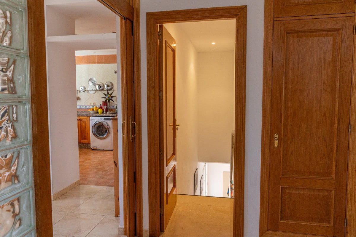 6 bedroom Villa for sale in Sotogrande with garage - € 1,450,000 (Ref: 5722826)