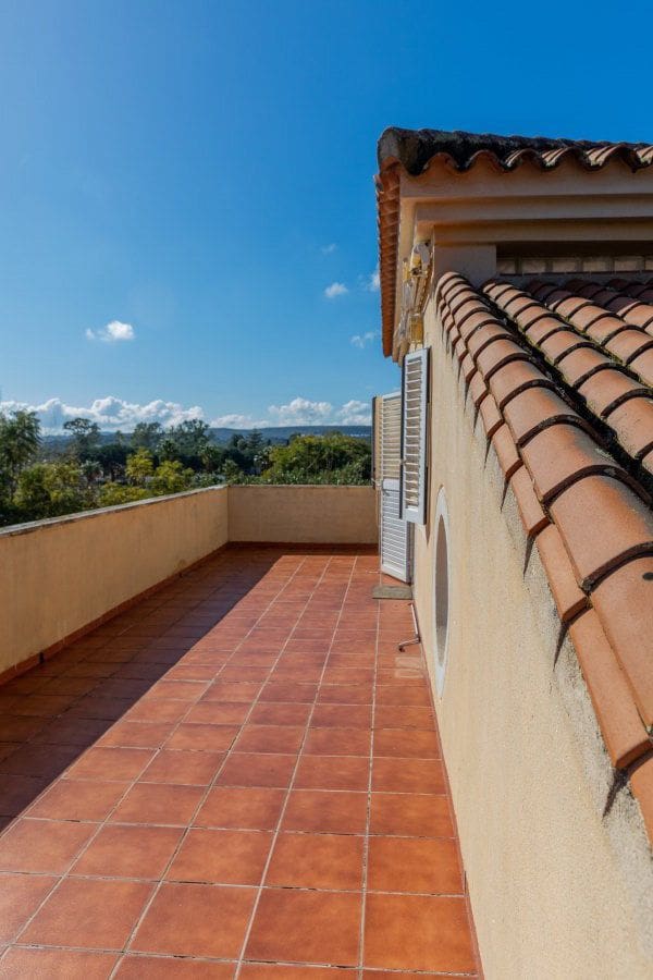 6 bedroom Villa for sale in Sotogrande with garage - € 1,450,000 (Ref: 5722826)