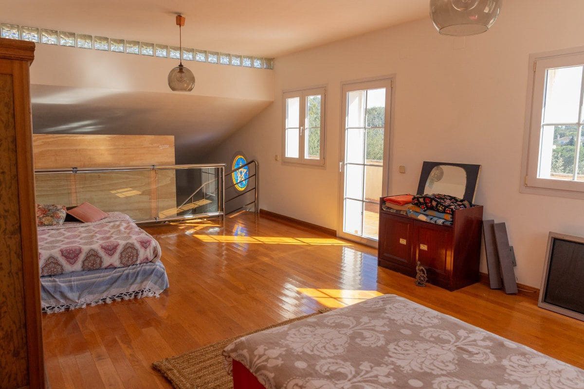 6 bedroom Villa for sale in Sotogrande with garage - € 1,450,000 (Ref: 5722826)