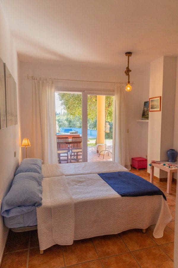 6 bedroom Villa for sale in Sotogrande with garage - € 1,450,000 (Ref: 5722826)