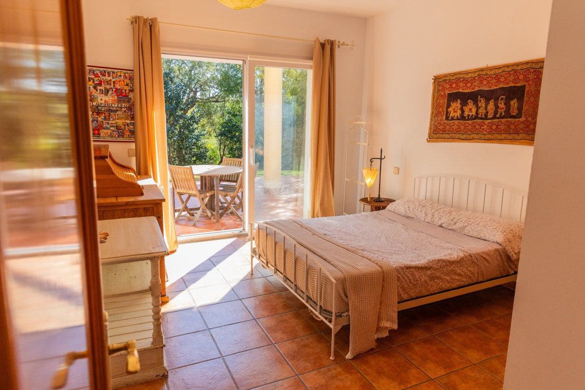 6 bedroom Villa for sale in Sotogrande with garage - € 1,450,000 (Ref: 5722826)