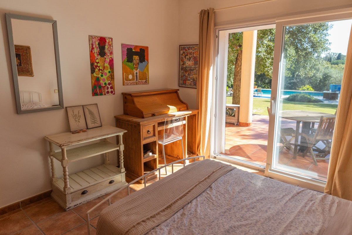 6 bedroom Villa for sale in Sotogrande with garage - € 1,450,000 (Ref: 5722826)