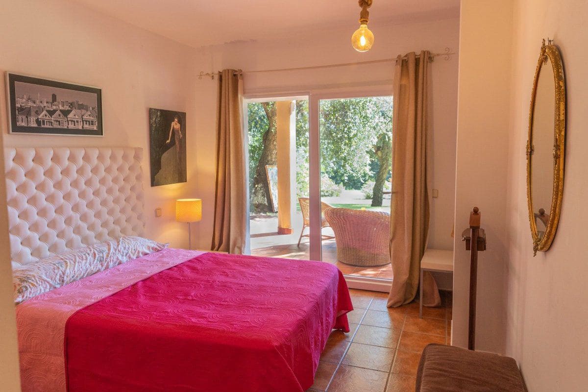 6 bedroom Villa for sale in Sotogrande with garage - € 1,450,000 (Ref: 5722826)