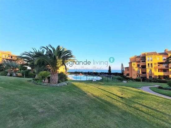 2 bedroom Apartment for sale in La Duquesa / Puerto de la Duquesa, Manilva with garage - € 499,000 (Ref: 6053874)