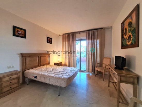 2 bedroom Apartment for sale in La Duquesa / Puerto de la Duquesa with garage - € 499,000 (Ref: 6053874)