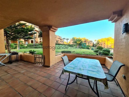 2 bedroom Apartment for sale in La Duquesa / Puerto de la Duquesa with garage - € 499,000 (Ref: 6053874)