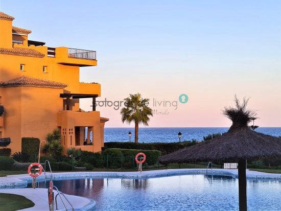 2 bedroom Apartment for sale in La Duquesa / Puerto de la Duquesa with garage - € 499,000 (Ref: 6053874)