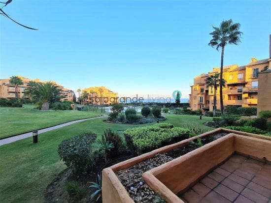 2 bedroom Apartment for sale in La Duquesa / Puerto de la Duquesa with garage - € 499,000 (Ref: 6053874)