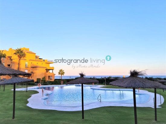 2 bedroom Apartment for sale in La Duquesa / Puerto de la Duquesa with garage - € 499,000 (Ref: 6053874)