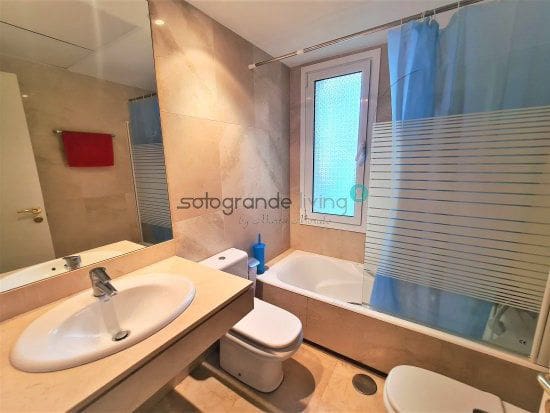 2 bedroom Apartment for sale in La Duquesa / Puerto de la Duquesa with garage - € 499,000 (Ref: 6053874)