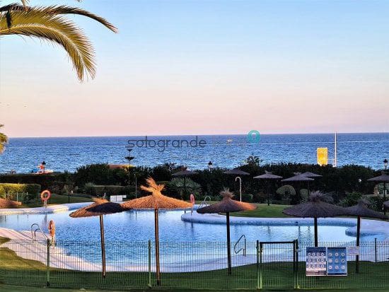 2 bedroom Apartment for sale in La Duquesa / Puerto de la Duquesa with garage - € 499,000 (Ref: 6053874)