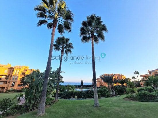 2 bedroom Apartment for sale in La Duquesa / Puerto de la Duquesa with garage - € 499,000 (Ref: 6053874)