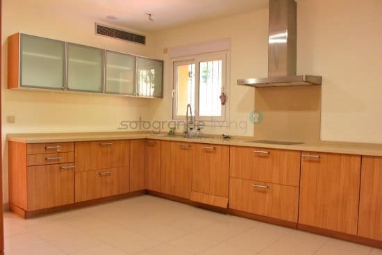 4 bedroom Villa for sale in Sotogrande - € 980,000 (Ref: 6283701)