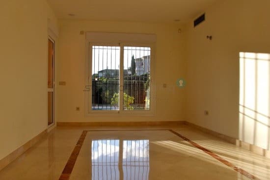 4 bedroom Villa for sale in Sotogrande - € 980,000 (Ref: 6283701)