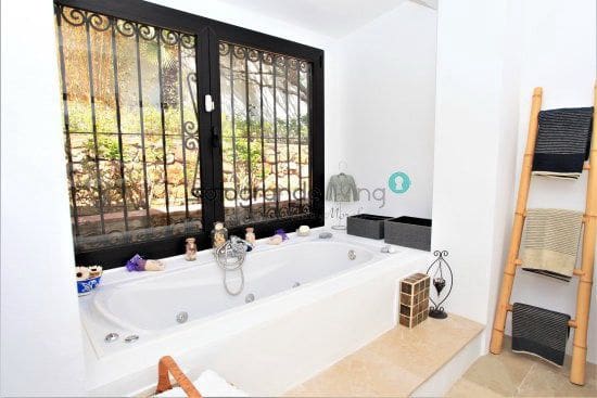 4 slaapkamer Villa te koop in Manilva met garage - € 1.250.000 (Ref: 6841761)