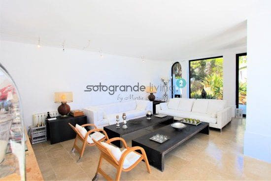 4 slaapkamer Villa te koop in Manilva met garage - € 1.250.000 (Ref: 6841761)