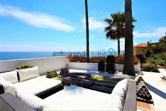 4 slaapkamer Villa te koop in Manilva met garage - € 1.250.000 (Ref: 6841761)