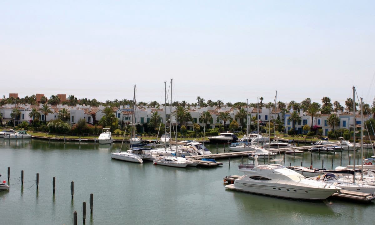 Flat for sale in Sotogrande - € 40,000 (Ref: 7330974)