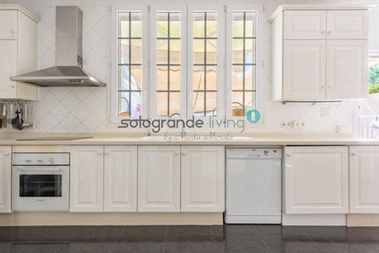 5 bedroom Villa for sale in Sotogrande - € 2,800,000 (Ref: 7389421)