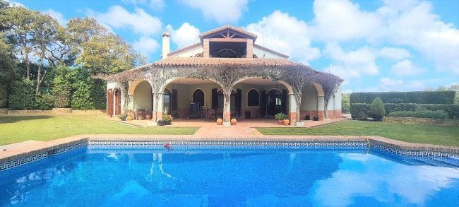 5 bedroom Villa for sale in Sotogrande - € 2,100,000 (Ref: 7474636)