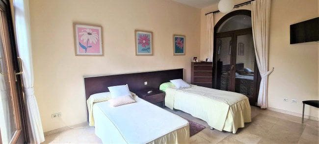 5 bedroom Villa for sale in Sotogrande - € 2,100,000 (Ref: 7474636)