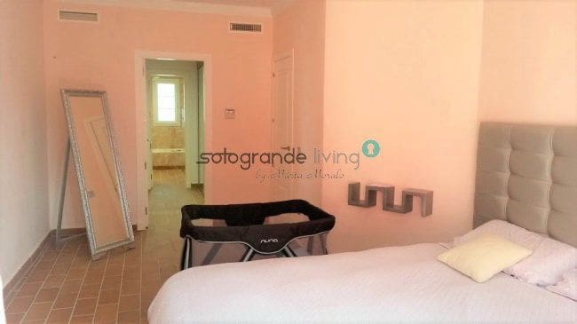 5 soverom Hus til salgs i Sotogrande - € 3 000 (Ref: 7530935)