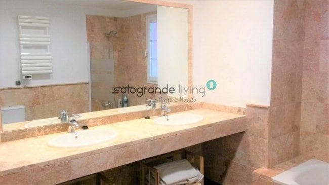 5 soverom Hus til salgs i Sotogrande - € 3 000 (Ref: 7530935)