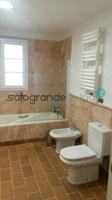 5 soverom Hus til salgs i Sotogrande - € 3 000 (Ref: 7530935)