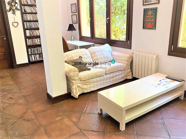 Chalet de 4 habitaciones en Sotogrande Alto, San Roque en venta - 1.800.000 € (Ref: 7590578)