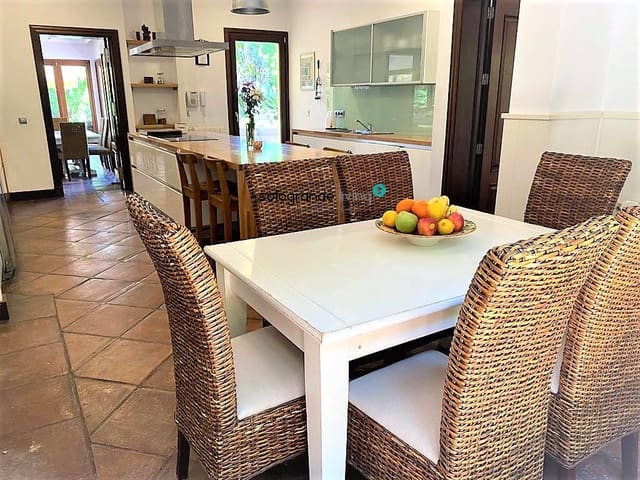 Chalet de 4 habitaciones en Sotogrande Alto, San Roque en venta - 1.800.000 € (Ref: 7590578)