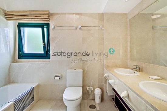 4 soveværelse Byhus til leje i Sotogrande - € 2.800 (Ref: 7634475)