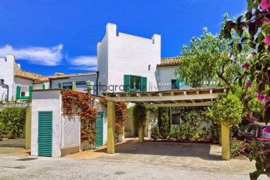 4 bedroom Townhouse for rent in Sotogrande, San Roque - € 2,800 (Ref: 7634475)