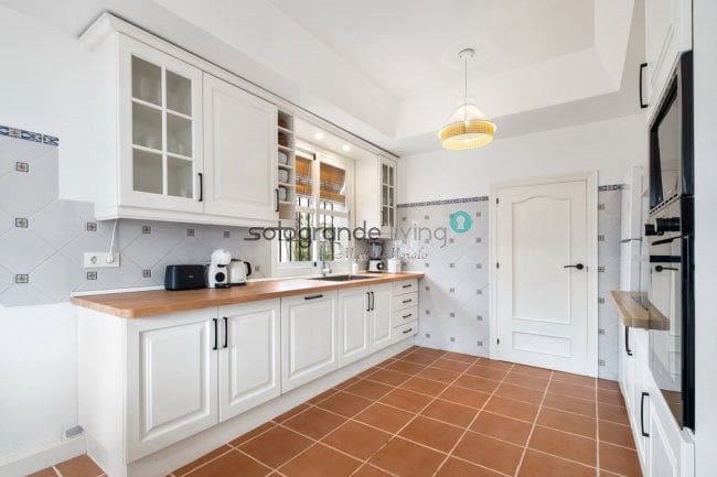 5 makuuhuone Huvila lomavuokrausta paikassa Sotogrande mukana 
autotalli - 3 500 € (Ref: 7640811)