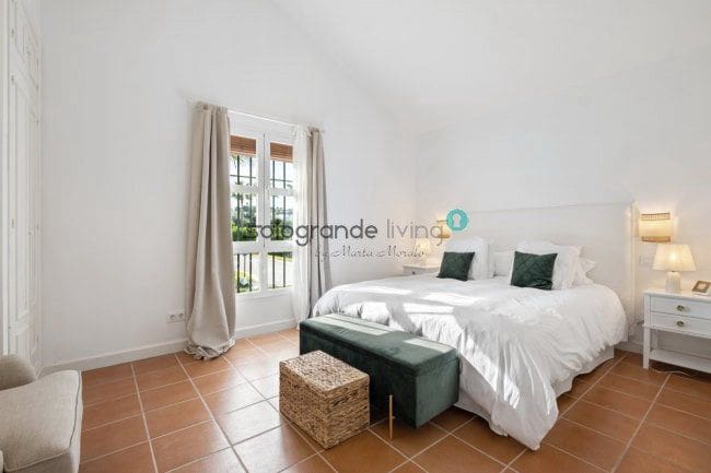 5 makuuhuone Huvila lomavuokrausta paikassa Sotogrande mukana 
autotalli - 3 500 € (Ref: 7640811)